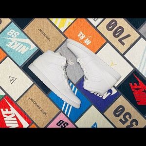 Jordan 1 mid “Triple White”